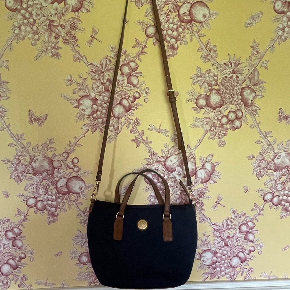 Navy blue Tommy Hilfiger purse